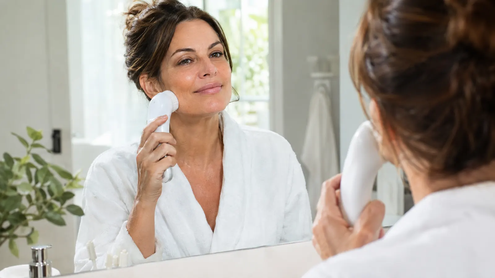COSLUS Facial Cleansing Brush vs Washing With Your Hands: Which Is Worth It?